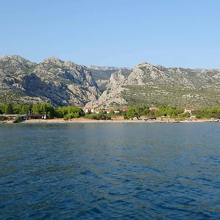 In Starigrad-paklenica 50110 * スタリグラード