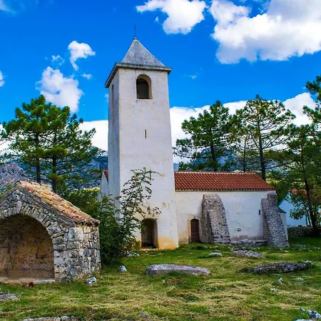 In Starigrad-paklenica 50110 * スタリグラード