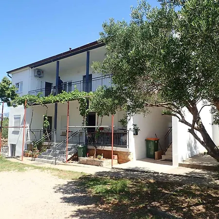 In Starigrad-paklenica 50110 スタリグラード
