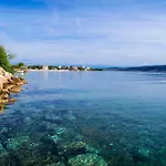 In Starigrad-paklenica 50110 アパート *