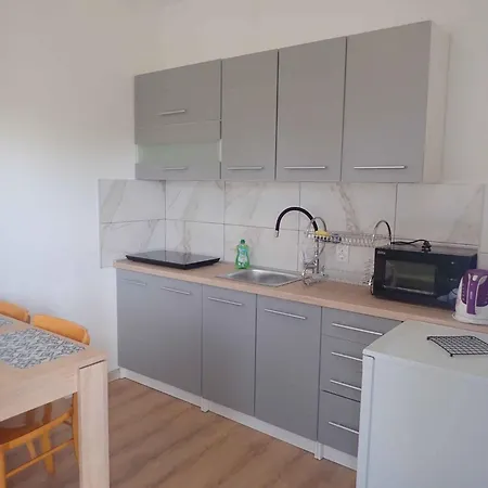 In Starigrad-paklenica 50110 Appartamento